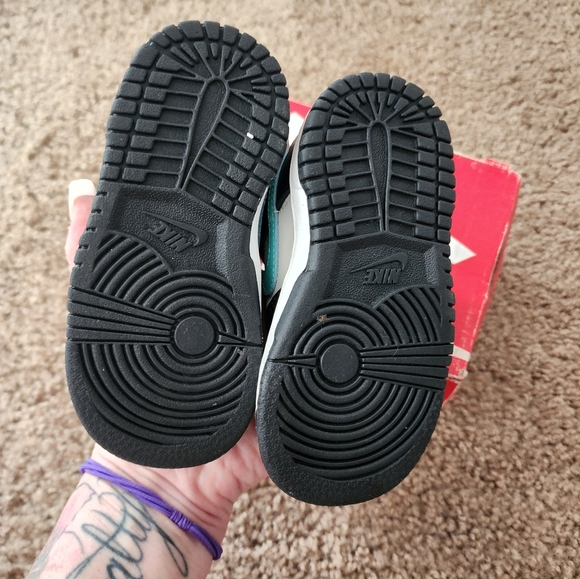 Nike Dunk Low - Picture 3 of 5